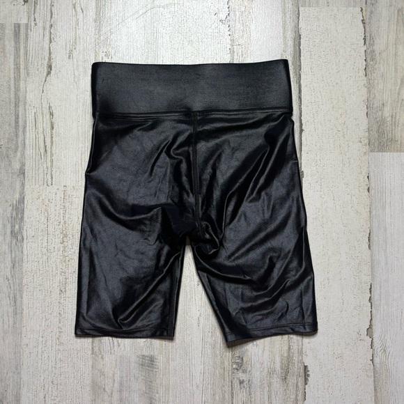 Carbon38 Takara Shine High Rise Biker Shorts In Black Size Extra Small - Picture 5 of 5